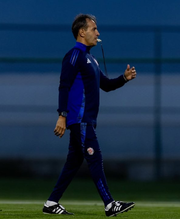 Fernando Batista durante su breve paso por Costa Rica. Foto: Agencia NA (@fedefutbolcrc).