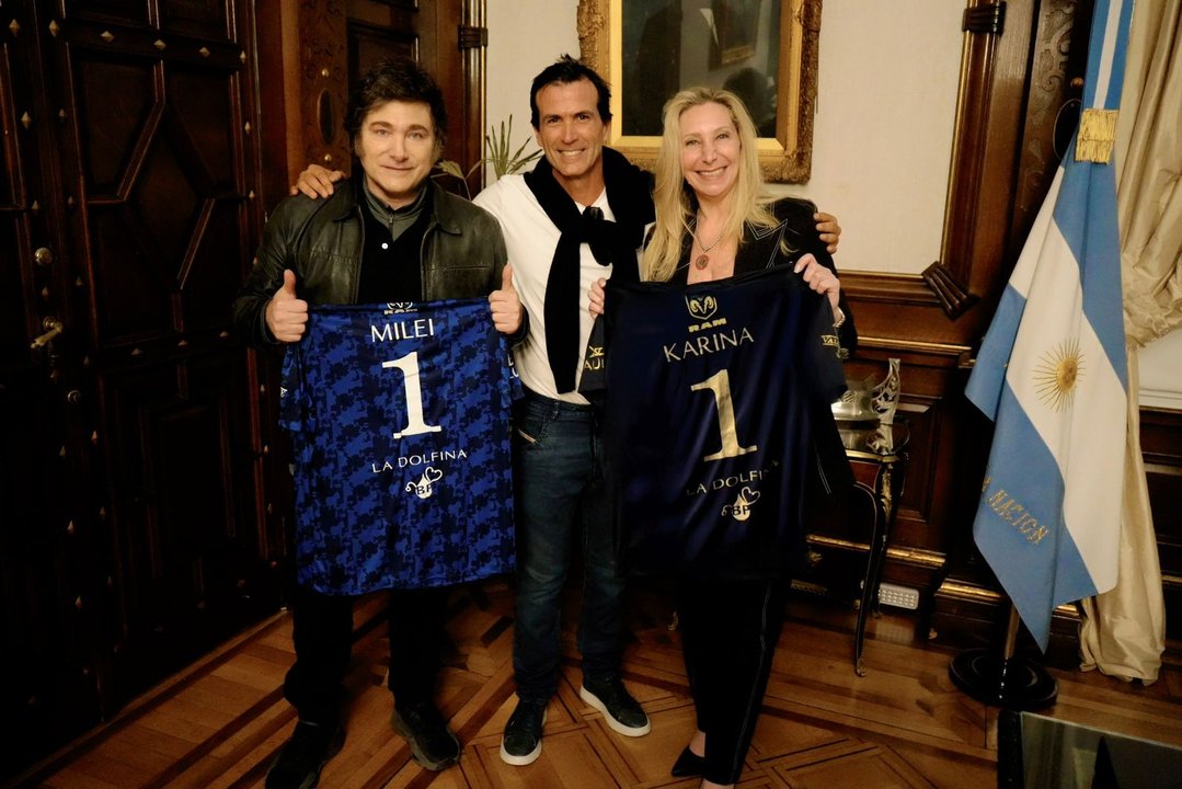 Adolfo Cambiaso junto a Javier Milei y su hermana Karina. Foto: Agencia NA (Presidencia de la Nación/archivo)
